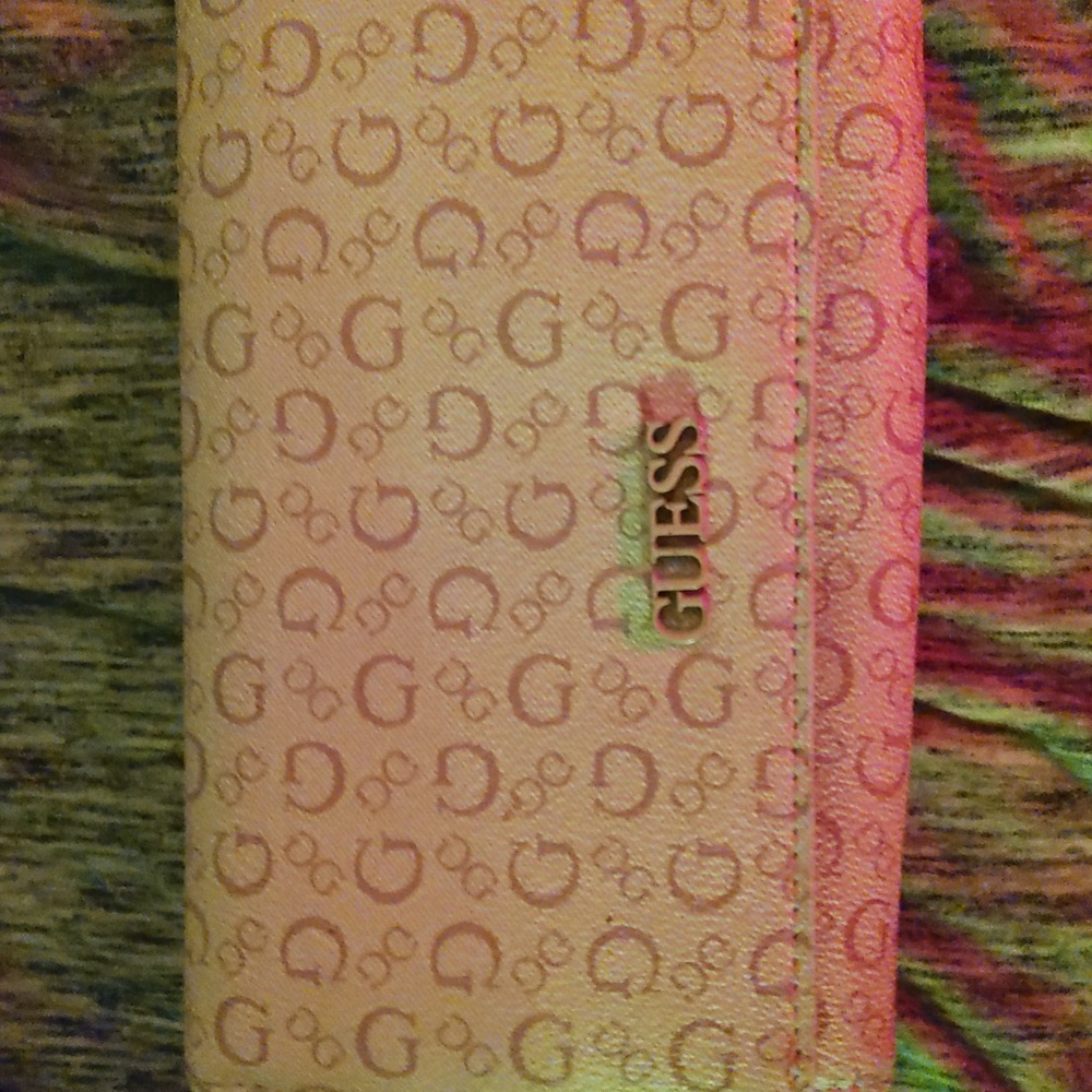 Guess clutch